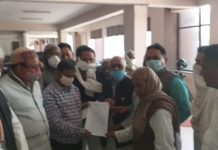 जिला कांग्रेस कमेटी के उपाध्यक्ष पूर्णमासी प्रजापति के नेतृत्व में किसानों की मांगों किया समर्थन