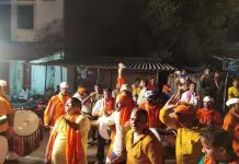 अगले बरस तू जल्दी आना के साथ गणेश प्रतिमा का हुआ विसर्जन