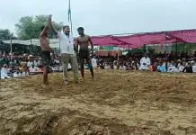 कुश्ती कार्यक्रम में सपाइयों के एजेंट बन गए थाने के एसआई, पत्रकारों को दिया धक्का