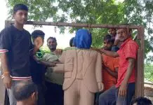 पप्पू ने बाबा साहब की मूर्ति खरीद कर गांव में लगवा कर,गांव की शान को बढ़ाया