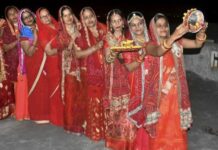 महिलाओं ने पति की दीर्घायु के लिए रखा व्रत मनाया करवा चौथ
