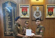 डीआईजी ने क्षेत्राधिकारी शाहगंज शुभम तोदी के उत्कृष्ट कार्य हेतु दिया प्रशस्ति पत्र