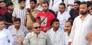 Former MLA Arunkant Yadav called BJP leaders brokers.