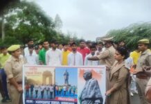 सरदार वल्लभभाई पटेल की 150 वी जयंती के उपलक्ष्य में अखंड नगर बाजार में S H. O अखंड नगर ने कराई दौड़ प्रतियोगिता