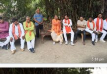 उमाकांत दूबे हत्याकांड घटना सम्बंधित पीड़ित परिवार से मिलने पहुंचे अंतरराष्ट्रीय हिंदू शक्ति सेवा के राष्ट्रीय अध्यक्ष, बोले— न्याय दिलाने तक जारी रहेगा संघर्ष