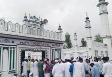 ईद उल फितर का त्यौहार सौहार्दपूर्ण माहौल में संपन्न : लोगों ने एक दूसरे से गले मिलकर दी बधाई