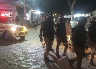 होली के त्योहार को देखते हुए अहरौला पुलिस टीम ने किया फ्लैगमार्च