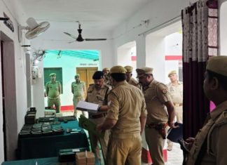 फूलपुर क्षेत्राधिकारी ने थाना पवई का त्रैमासिक निरीक्षण किया