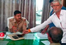 बीती रात मे चोरों ने पांच दुकान के ताले तोड़ कर चोरों ने नगदी और हजारों का सामान ले कर फरार