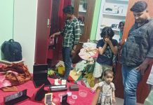 दो बंद मकानों का ताला तोड़ चोरों ने उड़ाए लाखों के जेवरात और नकदी