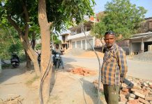 ट्रक से टूटा बिजली का तार ,लोग अंधेरे में रहने में मजबूर