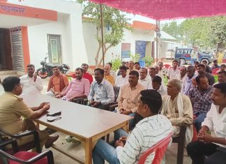 अखण्डनगर थाना CO कादीपुर द्वारा पीस कमेटी की बैठक बुलाई गई