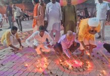 तमसा नदी के किनारे धूमधाम से मना गंगा दशहरा, वृक्षारोपण व दीपोत्सव ने भक्तिमय बनाया अवसर