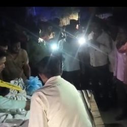 डोमा पुर गांव में हुए गोली काण्ड में इलाज के दौरान हुई मौत, मृतक का शव नौ बजे रात को पहुंचा गांव, परिवार में पसरा मातम