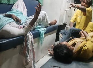 सड़क दुर्घटना में तीन भाई बहन बुरी तरह से घायल
