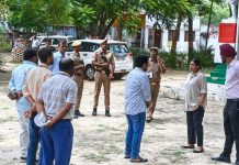 शिक्षक पात्रता परीक्षा (TET) को लेकर जिला प्रशासन मुस्तैद; जिलाधिकारी और पुलिस अधीक्षक महोदया द्वारा परीक्षा केंद्रों का औचक निरीक्षण किया गया