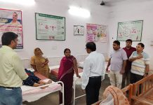 सीएमओ ने किया अतरौलिया सीएचसी का औचक निरीक्षण महिला चिकित्सक का वेतन रोकने का आदेश