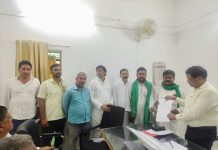 इंटर कॉलेज की जमीन बचाने की मांग, मुख्यमंत्री के नाम एसडीएम को सौंपा ज्ञापन