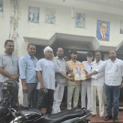 बाबा साहब डॉ. भीमराव अंबेडकर जन कल्याण समिति, अखंडनगर ने सीयूईटी (यूजी) में सफल प्रिंस कुमार का किया सम्मान, ₹18,000 की आर्थिक मदद