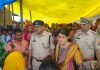 सड़क दुर्घटना में दो युवतियों के मौत के बाद परिजनों ने अंतिम संस्कार से किया इनकार, एसडीएम सदर के आश्वासन के बाद परिजन अंतिम संस्कार को हुए राजी