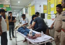 सड़क दुर्घटना में शिक्षक गंभीर रूप से घायल