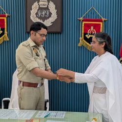 पुलिस कार्यालय मे ब्रह्माकुमारी शांतिकुंज की बहनों ने पुलिस अधीक्षक को बाधी रक्षासूत्र