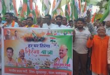 ग्राम प्रधान अनुज यादव के नेतृत्व मे अखण्डनगर बाजार मे चौक से पंद्रह अगस्त के उपलक्ष्य पर तिरंगा यात्रा निकाली गई