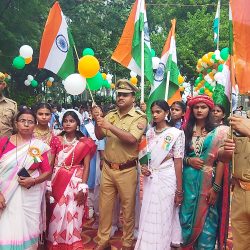 स्वतंत्रता दिवस के अवसर पर थानाध्यक्ष धीरेन्द्र वर्मा ने फहराया तिरंगा, नारों से गूंजा थाना परिसर
