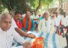 भाजपा नेता से ग्रामीणों ने किया माहुल के ईओ की शिकायत