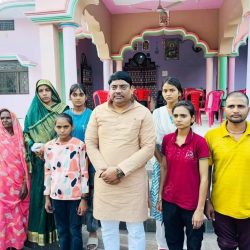बेसहारा हुई चार बेटियों के अभिभावक बने श्री विश्वनाथ ग्रुप आफ इंस्टिटूयूट के प्रबंध निदेशक वेद प्रकाश सिंह , शोक संतृप्त बेटियों को ढाँढस बँधाकर पेश की मानवता की मिसाल