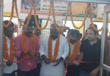 अखंड नगर सीएचसी में प्रधानमंत्री जन औषधि केंद्र का उद्घाटन, विधायक राजेश गौतम और सामुदायिक स्वास्थ्य केंद्र के अधीक्षक ने फीता काट कर किया उदघाटन