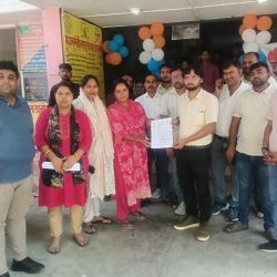 अखंडनगर सीएचसी में राष्ट्रीय स्वास्थ्य मिशन संविदा कर्मियों ने अधीक्षक को सौंपा ज्ञापन, प्रमुख मांगों को लेकर उठाई आवाज