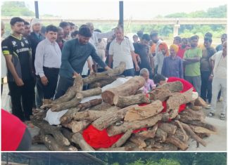 शिक्षक दंपति हत्याकांड पोस्टमार्टम के बाद शव रखकर कादीपुर-धोपाप मार्ग पर शिक्षक संगठनों का धरना खत्म, धोपाप घाट पर हुआ अंतिम संस्कार