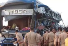 गोरखपुर लिंक एक्सप्रेस-वे पर भीषण हादसा: AC बस-ट्रेलर की टक्कर में 4 यात्रियों की मौत, 4 गंभीर घायल