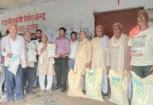 दलहन-तिलहन का रकबा बढ़ाने की पहल, किसानों को बांटे गए बीज मिनीकिट