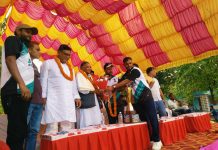 जलालपुर प्रीमियर लीग का शानदार समापन : लीजेंड ट्रॉफी आजमगढ़ के नाम, हाजी कमर हयात ने विजेताओं को किया सम्मानित