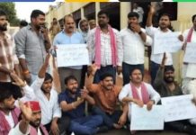 अखिलेश यादव जी की गिरफ्तारी की सूचना मिलते ही दिल्ली पुलिस होश में आओ के जमकर नारे लगाते हुएकलेक्ट्रेट पहुंचे सपाई
