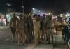 क्षेत्राधिकारी के नेतृत्व में पुलिस ने माहुल में किया रूटमार्च