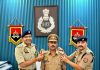 प्रधान लिपिक निर्मल कुमार सिंह को मिली पदोन्नति ,SP ने कंधे पर स्टार लगाकर दी बधाई
