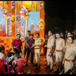 थाना अध्यक्ष अखंडनगर धीरेंद्र वर्मा ने नवरात्रि में पूजा पंडालों का किया निरीक्षण, माँ दुर्गा के दरबार में टेका माथा